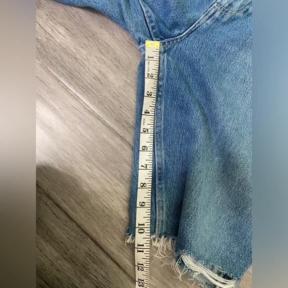 PAIGE High Rise Raw Hem Denim Shorts Medium Wash Distressed Frayed Jorts 31 - Picture 12 of 13